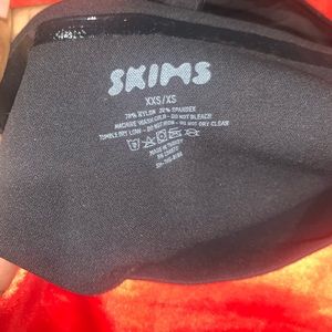 Size xxs/xs skims I believe underwear or body shape idk much about skims lol